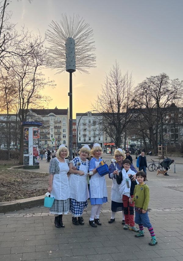 For the inauguration, we collaborated with the &ldquo;S&uuml;&szlig;e Frauen&rdquo; of Blaumeier-Atelier Bremen, who presented a performance.