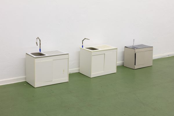 Steigende Mieten (I, II, III), 2019
Polystyrene sheets, Tin whistles, Polymer clay, Tubes, Blowing&nbsp;machine, Water pump, Sound (duration 10 min, 5 min break, looping)
45&thinsp;&times;&thinsp;35&thinsp;cm, 3 Parts